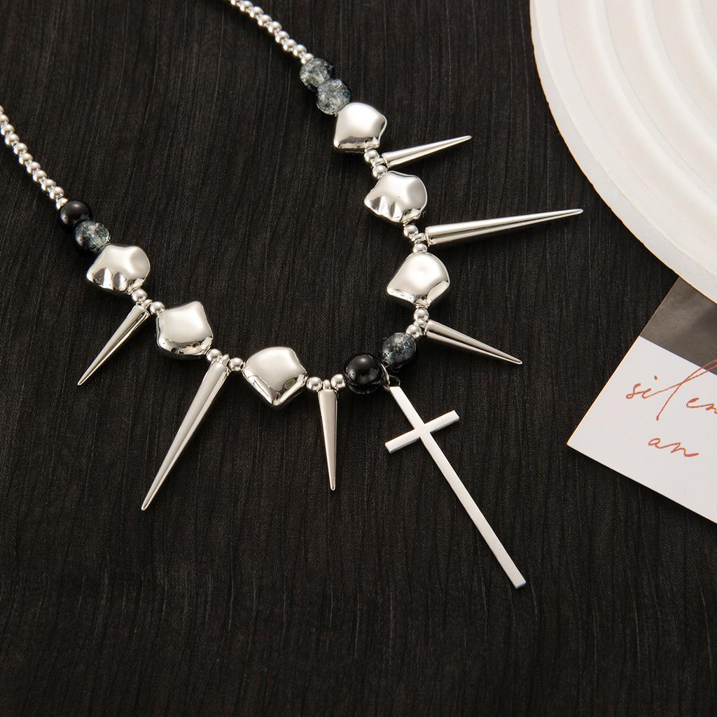 Trend Dark Exaggerated Rivets Irregular Collarbone Chain Y2K Hip Hop Cross Collar High-End Personality Necklace