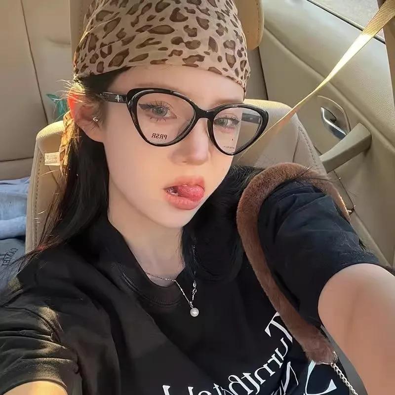 Retro Leopard Print Square Scarf for Women Satin Thin Edge Scarves Head Band Fashion Y2K Lady Hair Shawl Wrap Female Neckerchief