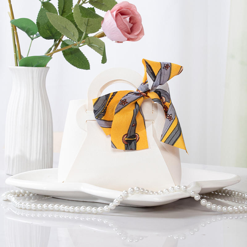 5pcs Ribbon Cutting Pattern Slightly Random Handbag Candy Bag Happy Candy Bag Empty Box