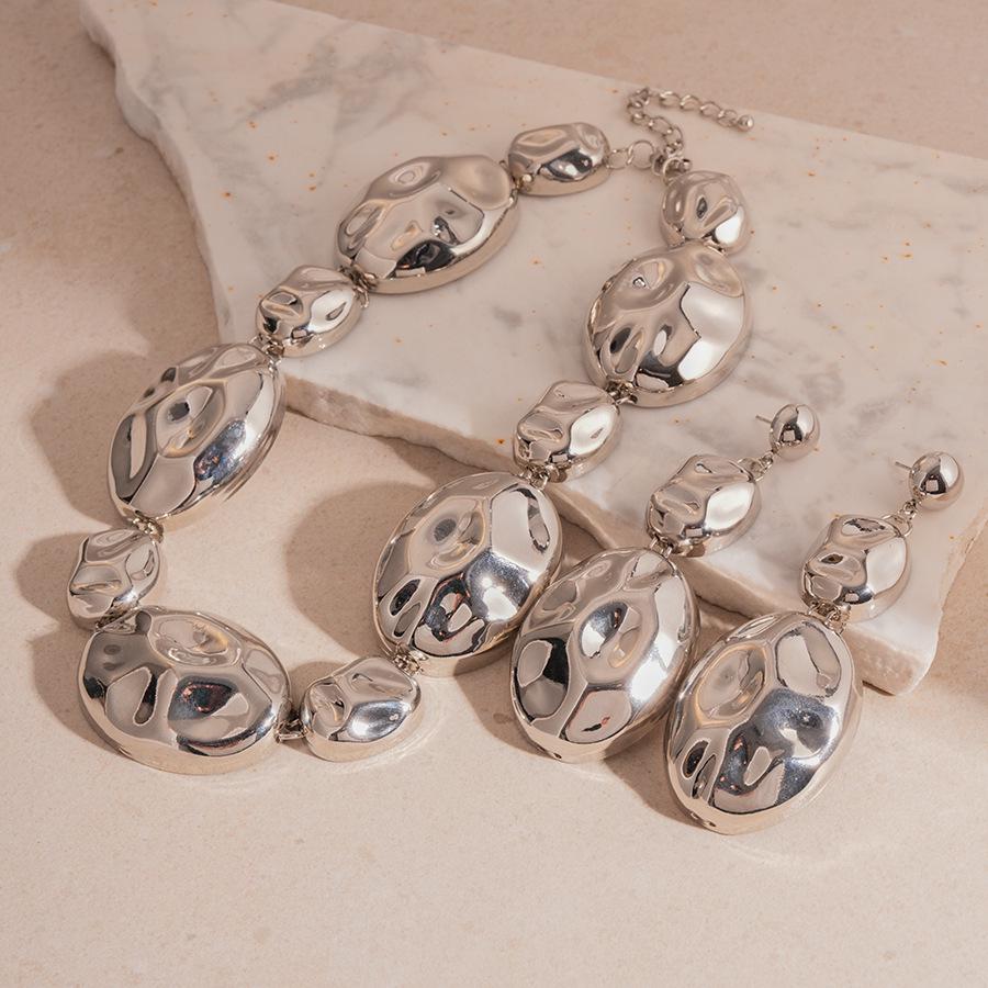 High-End European & American Metal Oval Earrings and Necklace Set - Simple Clavicle Chain for Women