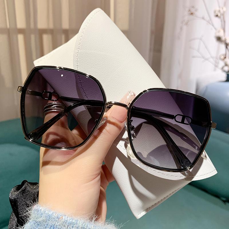 New Fashion Sunglasses Women UV400 Gradient Lens Sun Glasses Oversized Retro Square Luxury Brand Oculus