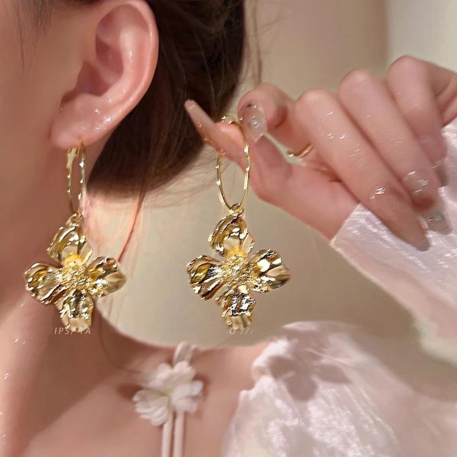 

2025 Изысканный нишевый дизайн Простые роскошные серьги для женщин - Универсальные серьги-гвоздики высокого класса