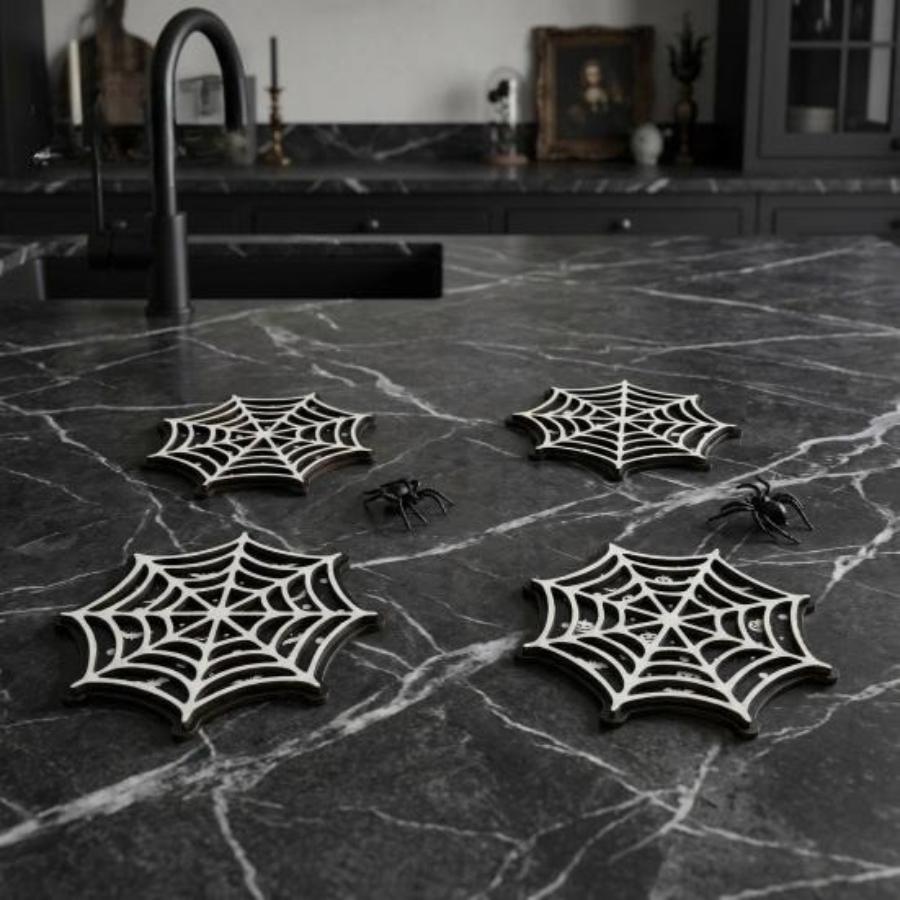 Decorative Mats for Party Halloween Spider Web Wooden Coaster Anti-Slip Wood Cup Mat with Figurine Natural Pine Coasters Thermal Insulated