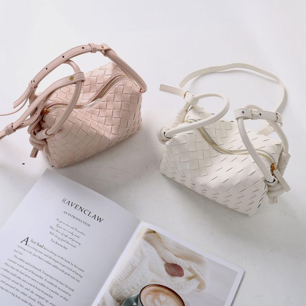 Mini pletená kabelka Všestranná Jednoramenná Crossbody Polštářová taška Vysoce kvalitní Senzorický košík na zeleninu Tongqin Lindi