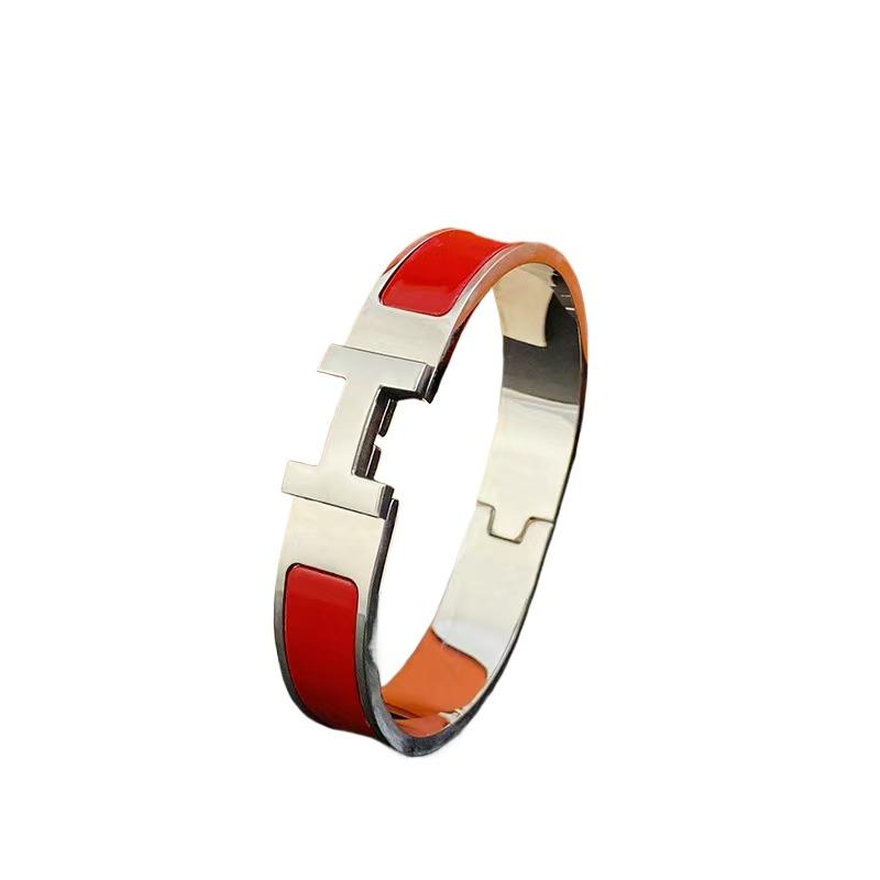 Klassisch Einfach Mode Unisex Leichter Luxus Trend Liebe Zuhause Buchstabe Titanstahl Armband Schmuck Tägliches Tragezubehör