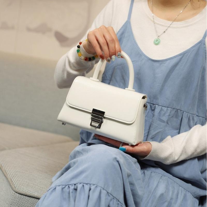 2026 New Fashiable and Versatile Commuting Small Square Bag, Simple Texture Women's Handbag, Crossbody Bag, Mobile Phe Bag