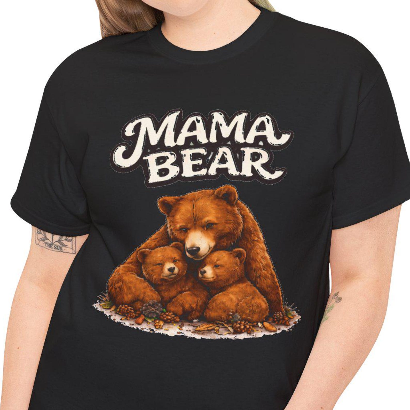 Mama Bear Illustration T-Shirt | Vintage Style Mom Tee L