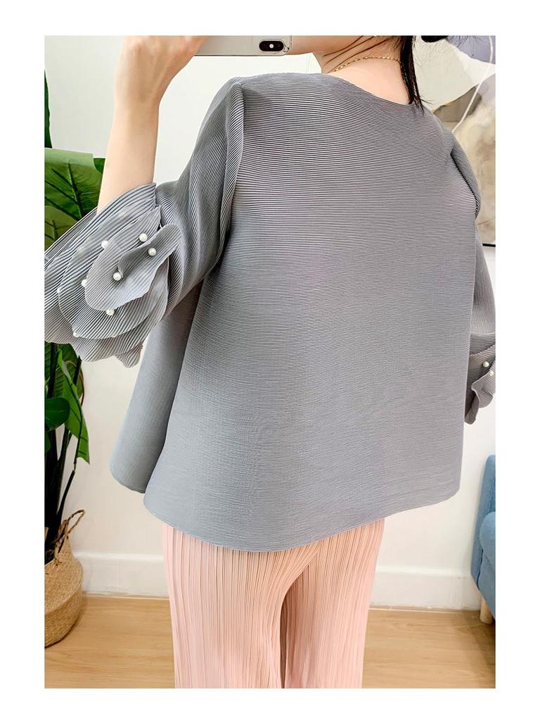 Damen Plissee Oberteil mit ausgestellten Ärmeln und Perlen-Rundhalsausschnitt