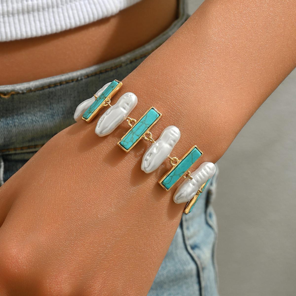 

Женский браслет в геометрическом стиле, универсальный дизайн с инкрустацией бирюзой, жемчужный браслет, нишевые высококлассные украшения для женщин
