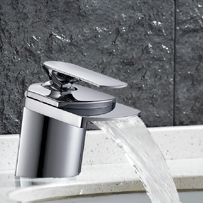 Vodopádové baterie Koupelnové umyvadlo Umyvadlová jednopáková baterie Chromovaná šatní baterie Elegance