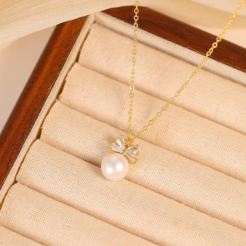 Fugitive Princess Pearl Bow Pendant Necklace - 2025 Light Luxury Clavicle Choker for Women.