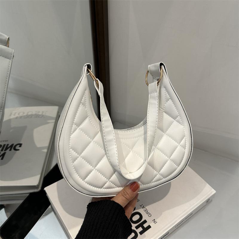 This year's popular fashion diamond shoulder bag women's 2024 autumn new versatile ins armpit bag Korean version of crescent women