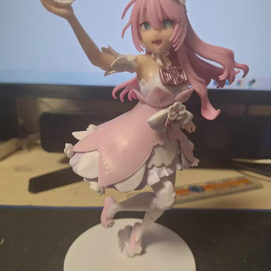 

Luminastar Megurine Luka Figure