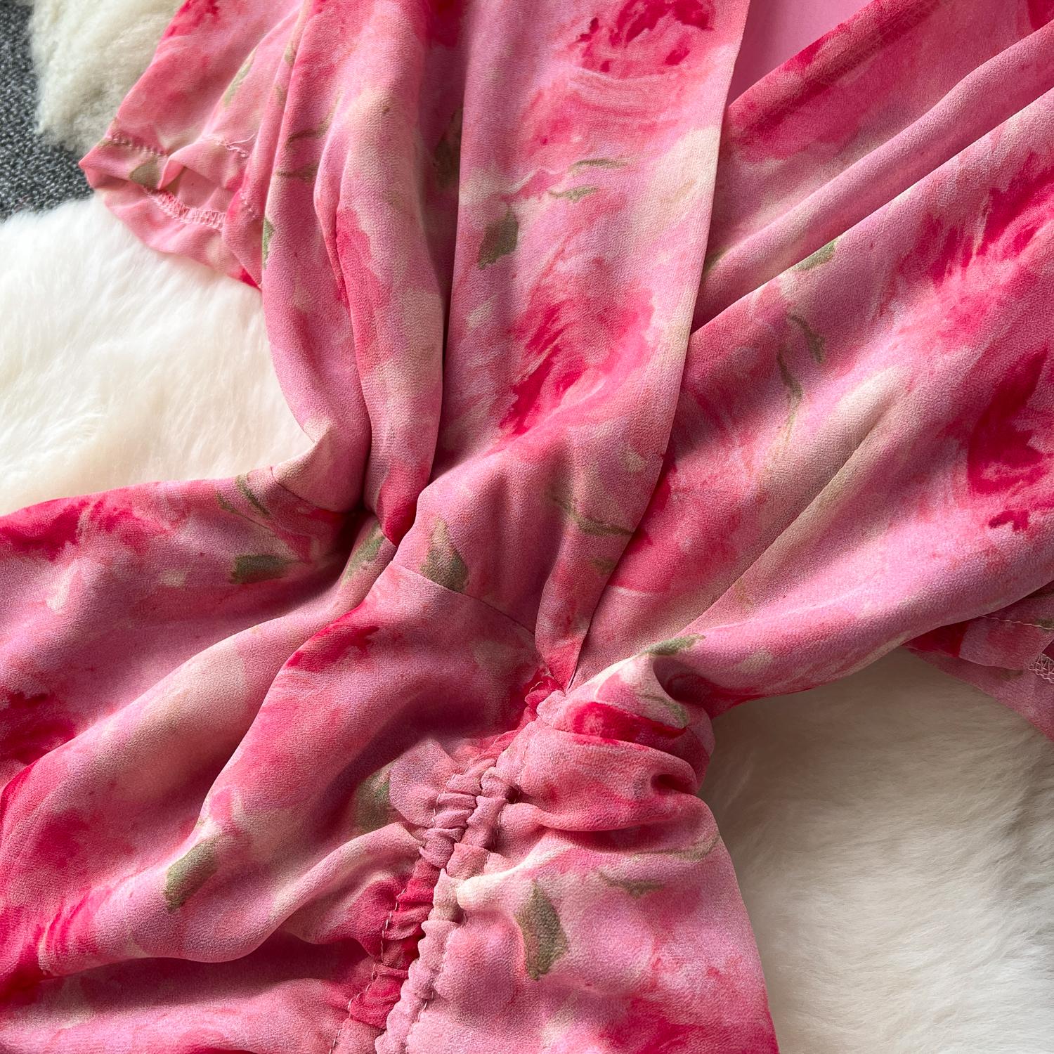 Французское темпераментное длинное платье с v-образным вырезом на талии и цветочным — фото 10