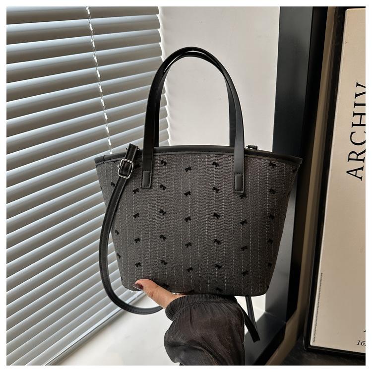

Fashion large-capacity tote bag women s 2025 autumn new casual retro shoulder bag commuter handbag bag