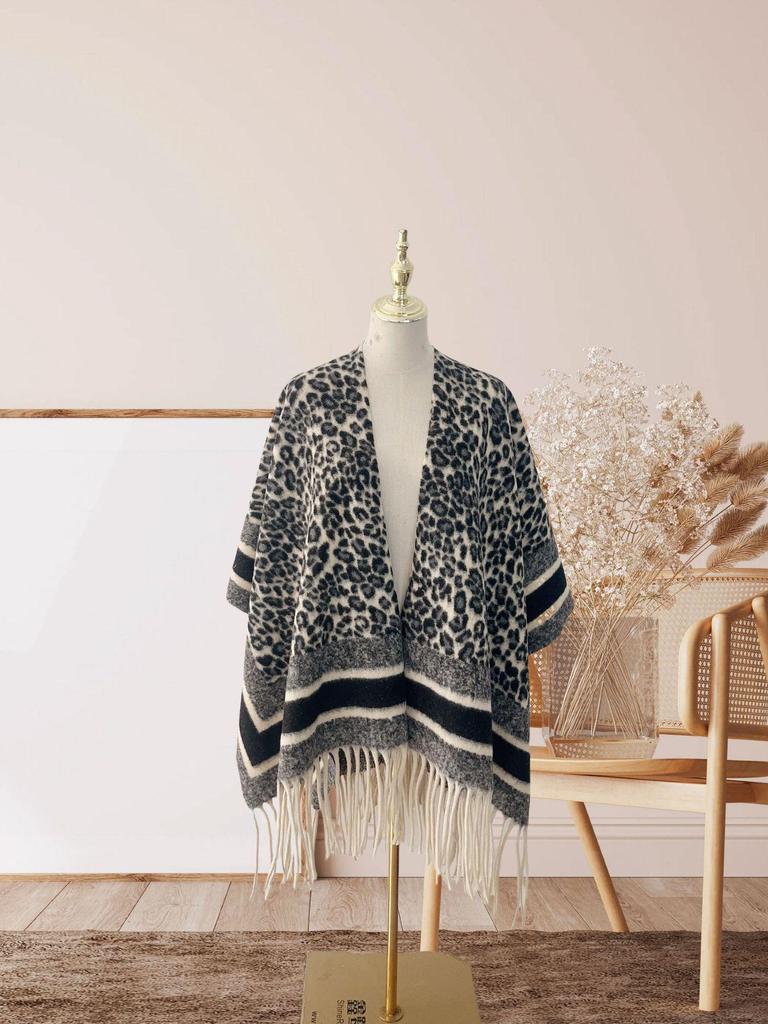 Elegant Ethnic Ink Painting Cape Shawl with Tassels - Versatile Travel Scarf Cloak