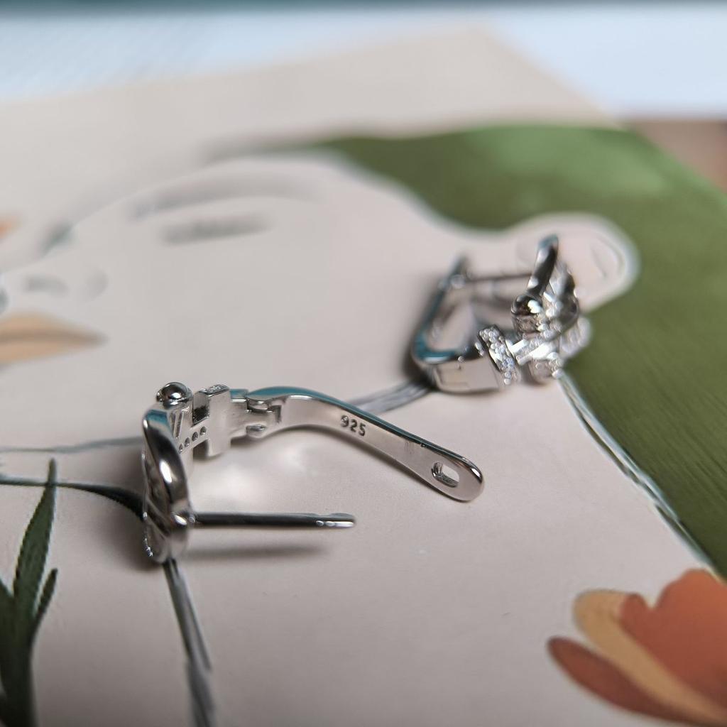 Серебряные серьги с фианитами (2184126)