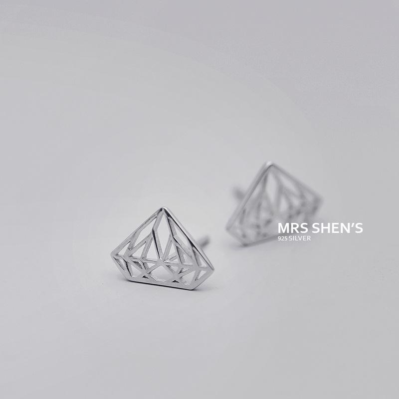 Mrs. Yu Sterling Silver Needle Diamond Cutout Geometric Stud Earrings