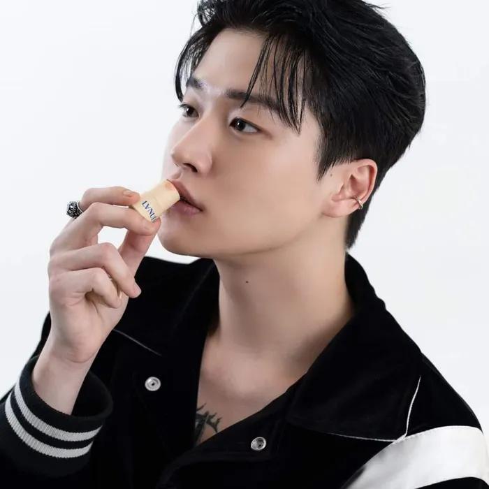 

Экологичный веганский бальзам для губ Jeju Aewol Lip Balm_Sunset