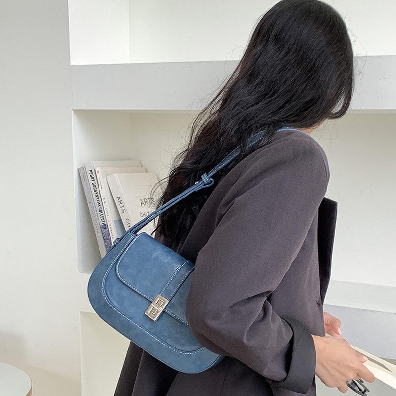 Niche Design High-end Clamshell Shoulder Armpit Bag Women's Fashion Commuter Versatile Saddle Bag