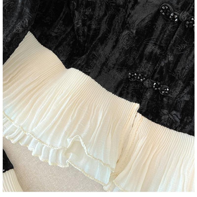 Retro Button Stitched Round Pullover Shirt with Long Sleeves Fashionable Gold Velvet Women's Top