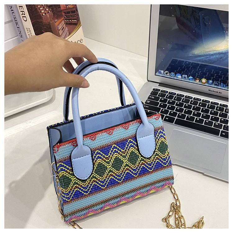 

Women Style Shoulder Bag Made Of Pu With Chain Stitching For Casual Outings