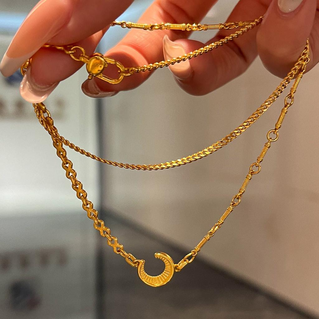 Classic Moon Pendant Clavicle Chain Fashion Exquisite Necklace Light luxury and unique Irregular Jewelry Gift Accessories