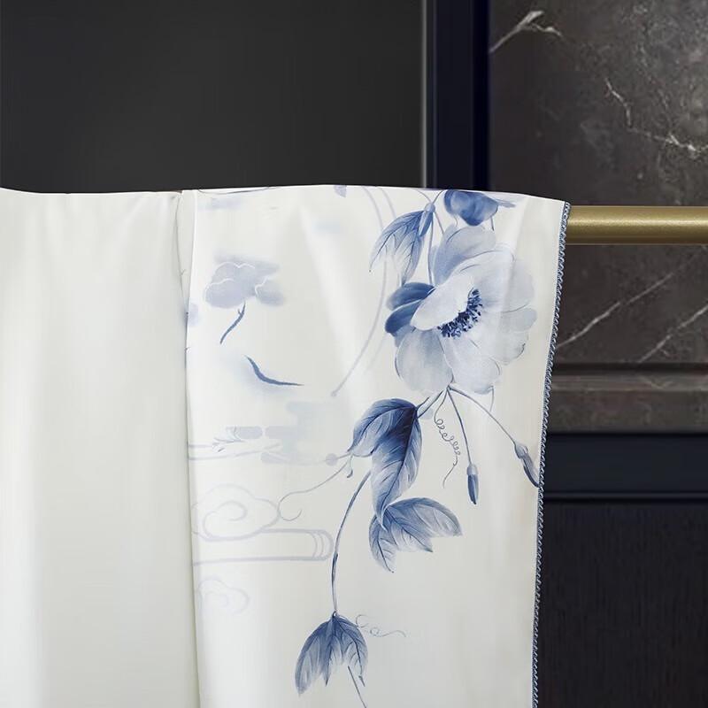 Mengjie Floral Brushed Silk Blend Quilt