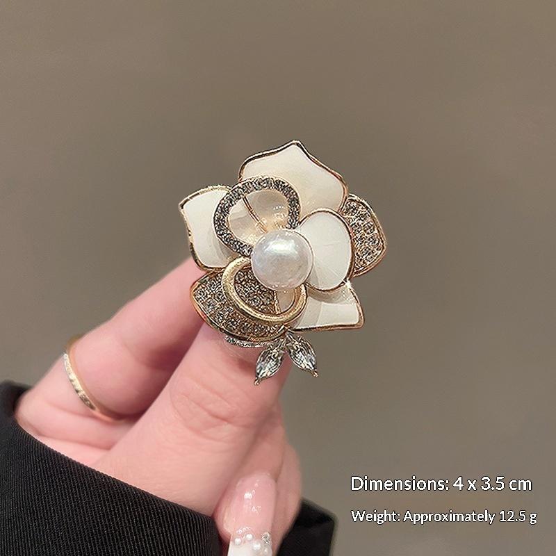 New Niche Retro High-grade Camellia Brooch Exquisite Light Luxury Rose Pin Elegant Suit Fixed Accessories