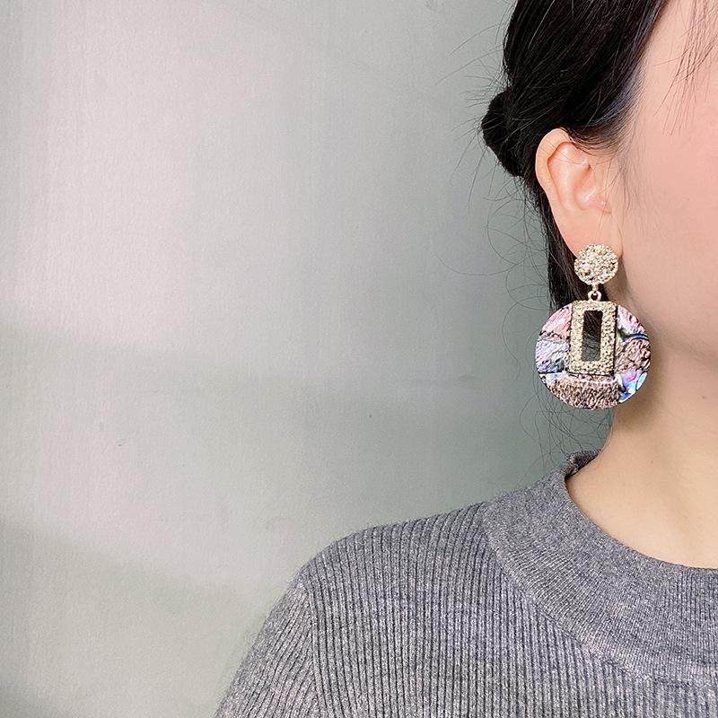 Ashionable and Exaggerated Round Earrings Made of Lightweight Luxury and High-end Materials