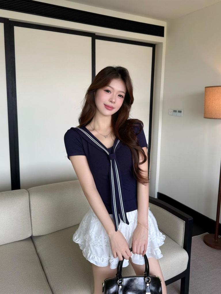 Korean Style Sailor Collar White T-shirt with Side Slit - Slimming, Flattering, and Pleated Cropped Design (2026)