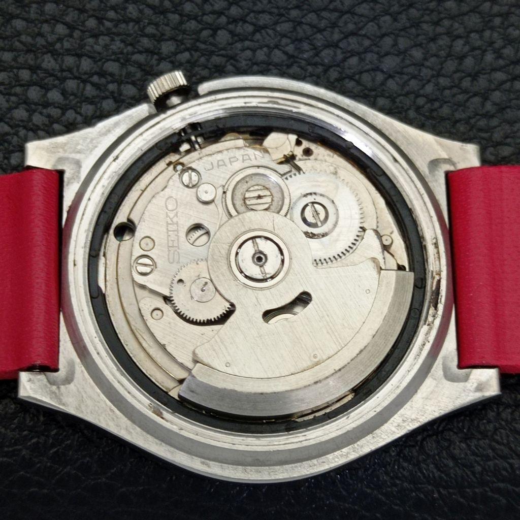 VINTAGE SEIKO 5 AUTOMATIC 7009A JAPAN MENS RED COLOR DIAL WATCH A701512-5 R206b-a701512