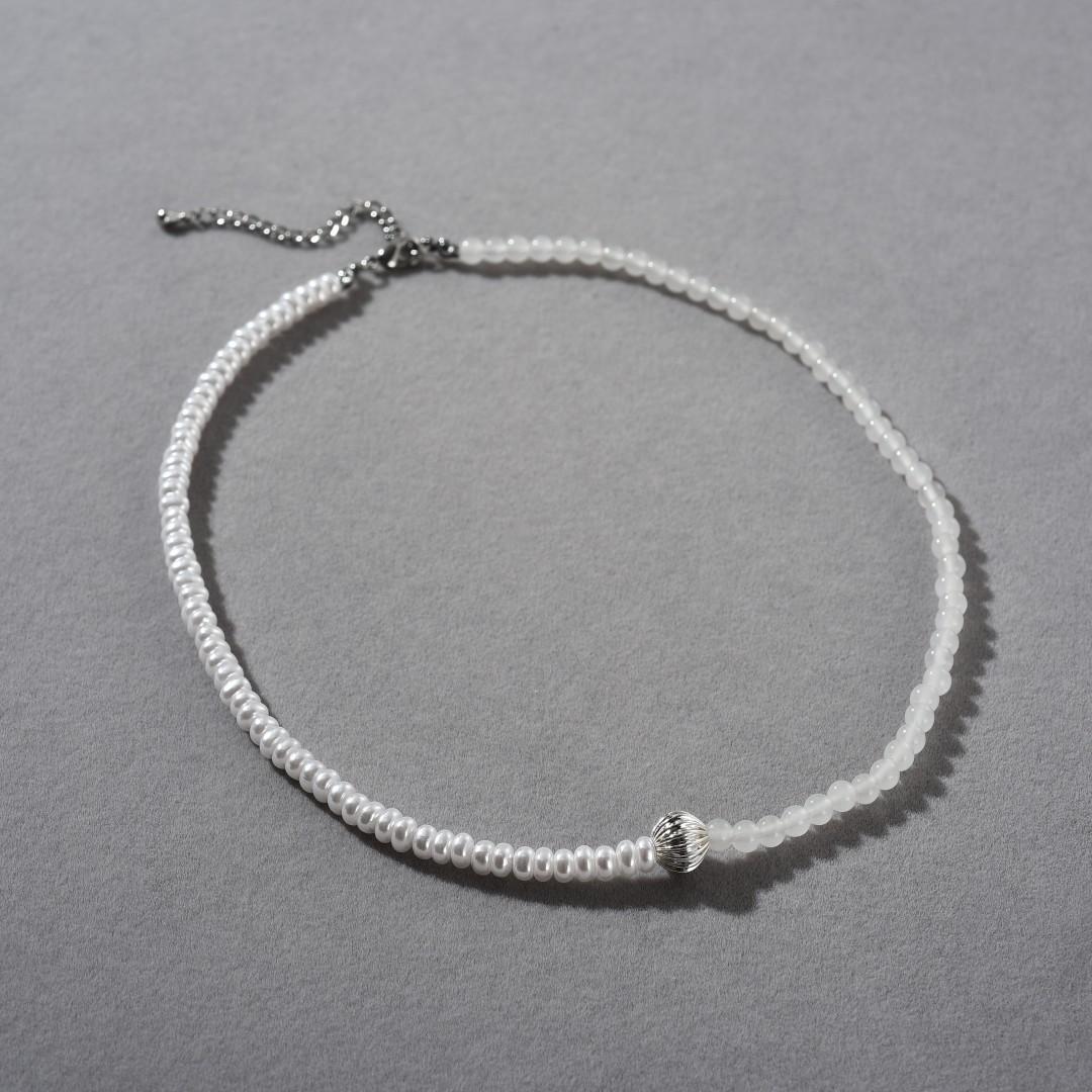

Light Luxury Style Personalized Pearl Color Matching White Stone Beaded Copper Plated Platinum Collarbone Chain Trend Unique Simple Necklace