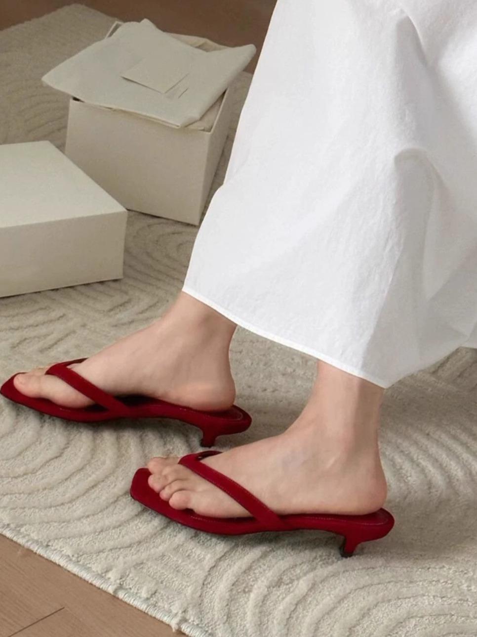 

Версия из овчины~ Шлепанцы с квадратным носком для женщин 2025 новые универсальные босоножки на шпильке босоножки с открытым носком для женщин 40