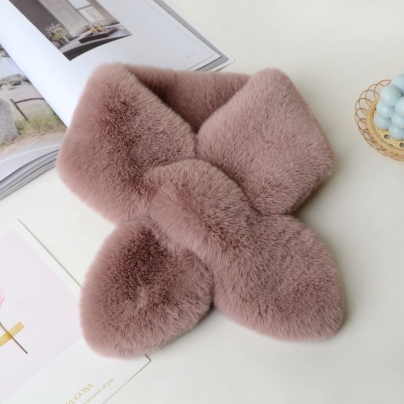 Neck Protector with Warm Leaves and Cute Fur Collar