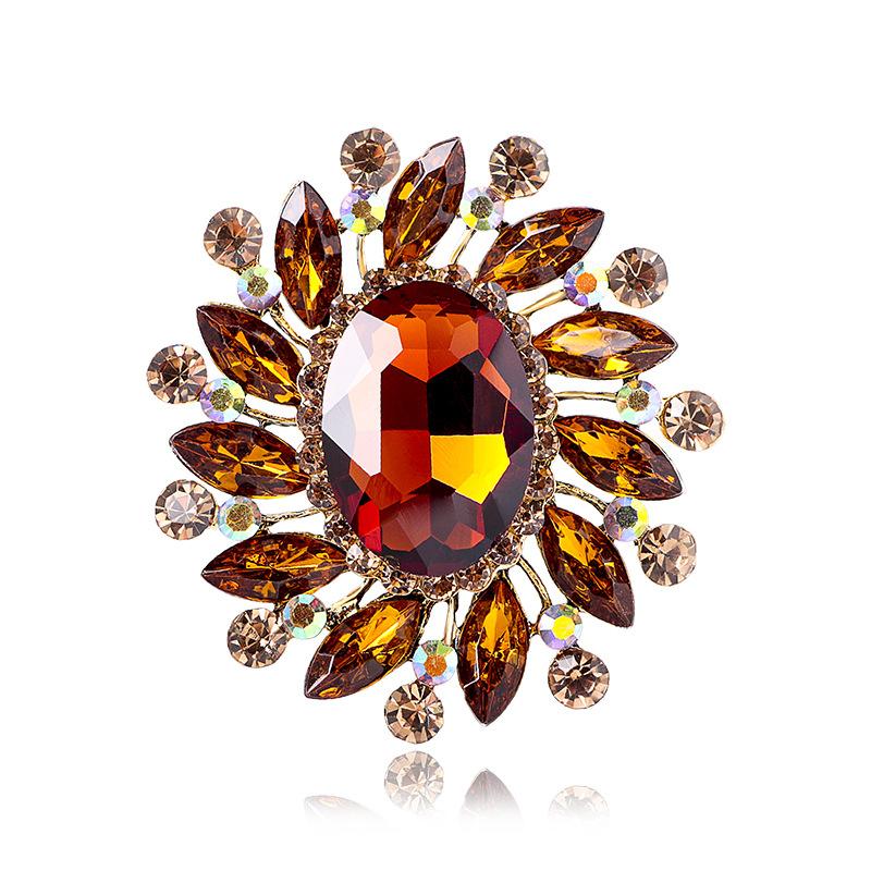 New retro crystal flower brooch women s high-end fashion versatile alloy diamond-encrusted high-end corsage clothing accessories