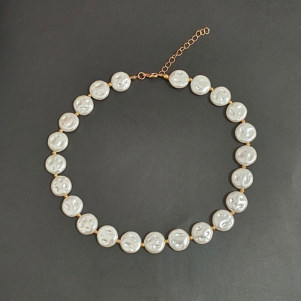 European-American Baroque Retro Clavicle Necklace: Irregular Flat Round Bead Design for Women