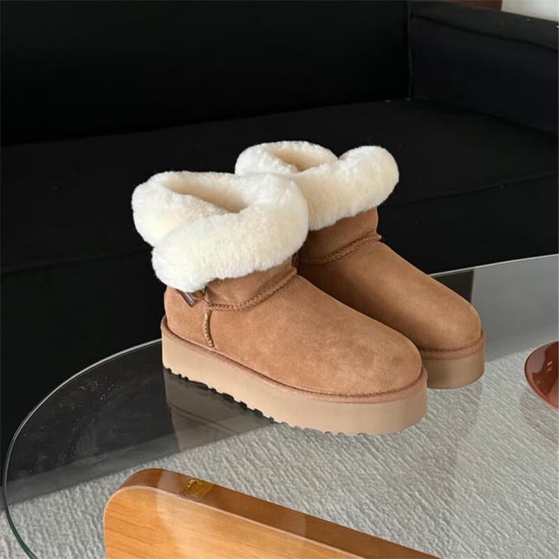 

Женские снежные ботинки из овчины на пуговицах-тоглах 35