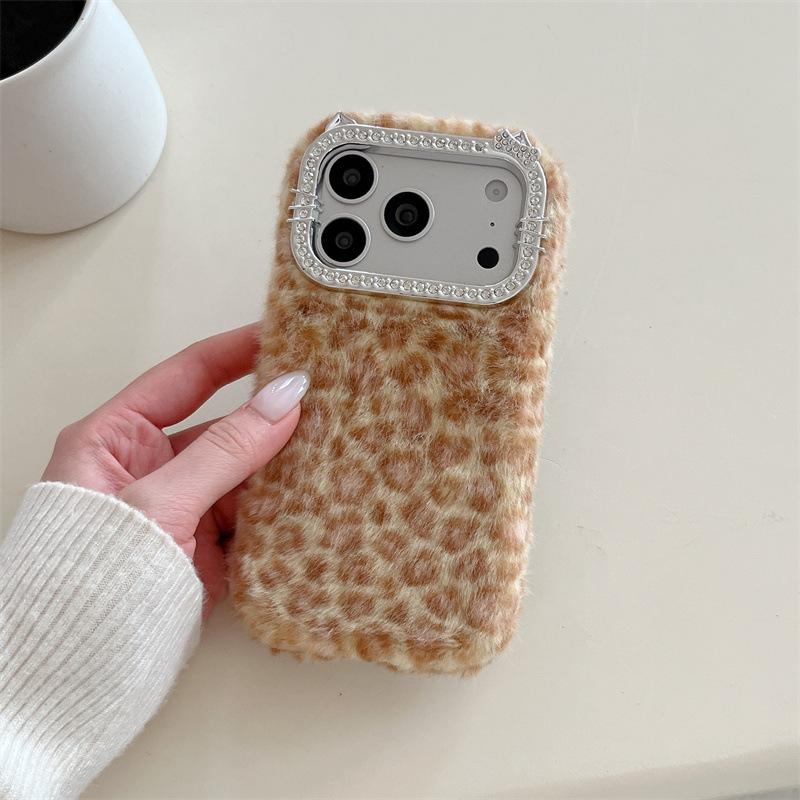 

Luxury Leopard Print Diamond Warm Fluffy Plush Phone Case For iPhone 17 Air 16 15 14 13 Pro Max With Bracelet Shockproof Cover iPhone 15 Pro Max коричневий