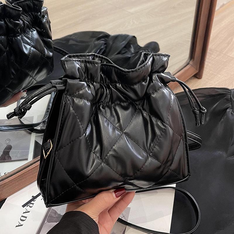 Premium Foreign Style Bag Women'S Trendy Versatile Bucket Bag Fashion Shoulder Crossbody Diamond Chain Bag Women