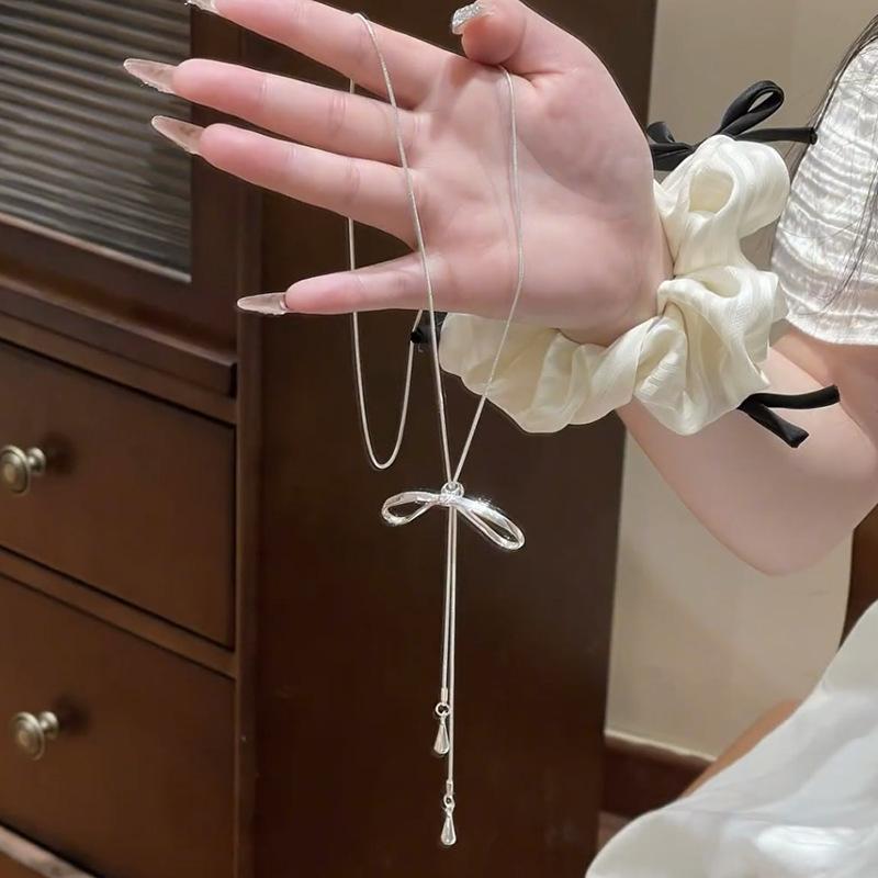 Silver long pull bow fringed necklace women's new trendy temperament versatile design sense collarbone chain