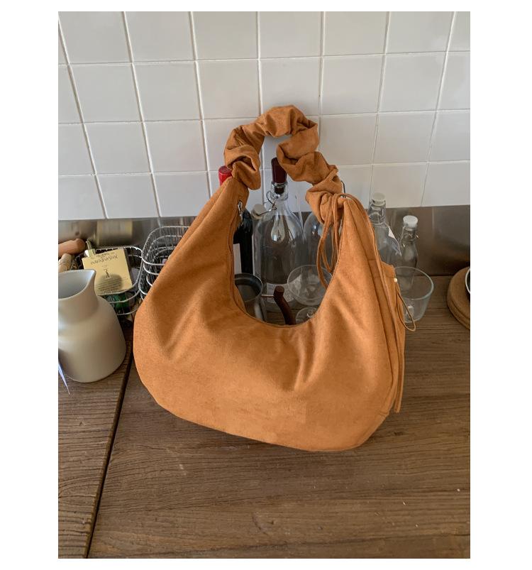 Retro large-capacity pleated shoulder bag women's 2025 new fashion casual dumpling bag Korean version niche messenger bag