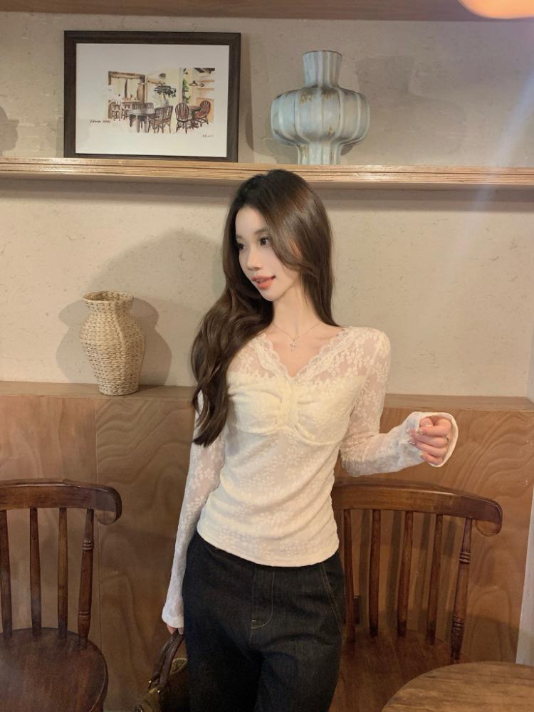 Elegant French V-neck Lace Top for Women: Slimming, Versatile, Fleece-Lined 