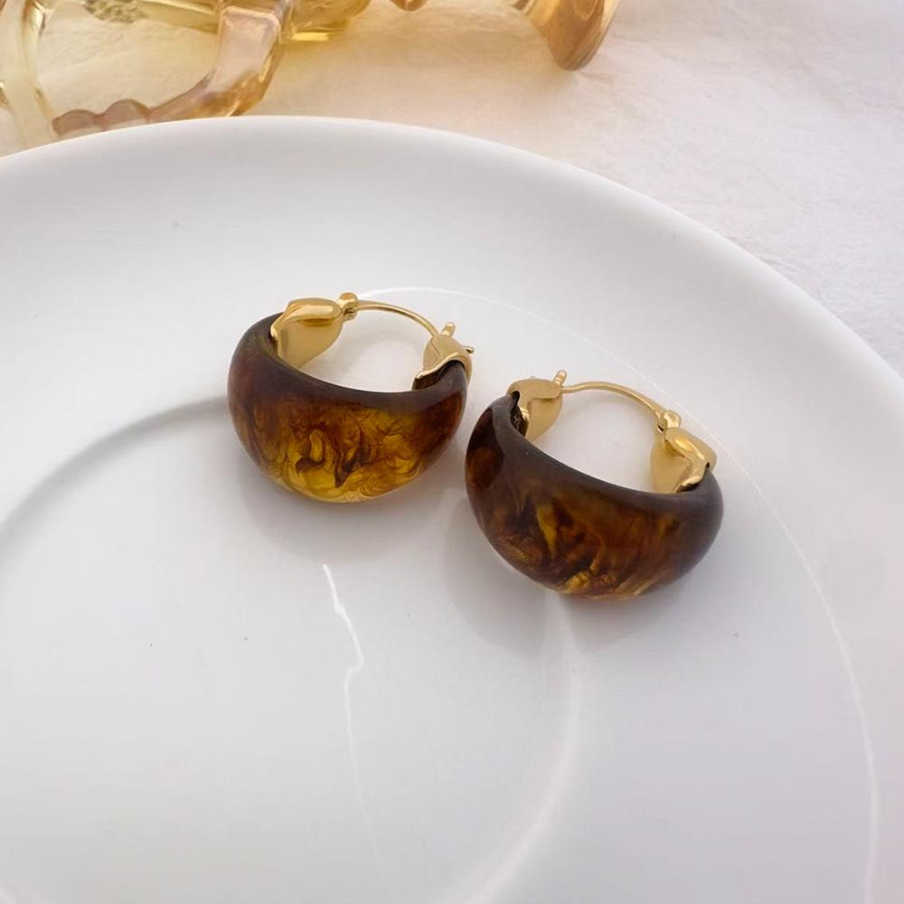 Silver Needle Clover Stud Earrings: Retro Hong Kong Style, Elegant and Fashionable Women's Luxury Jewelry.