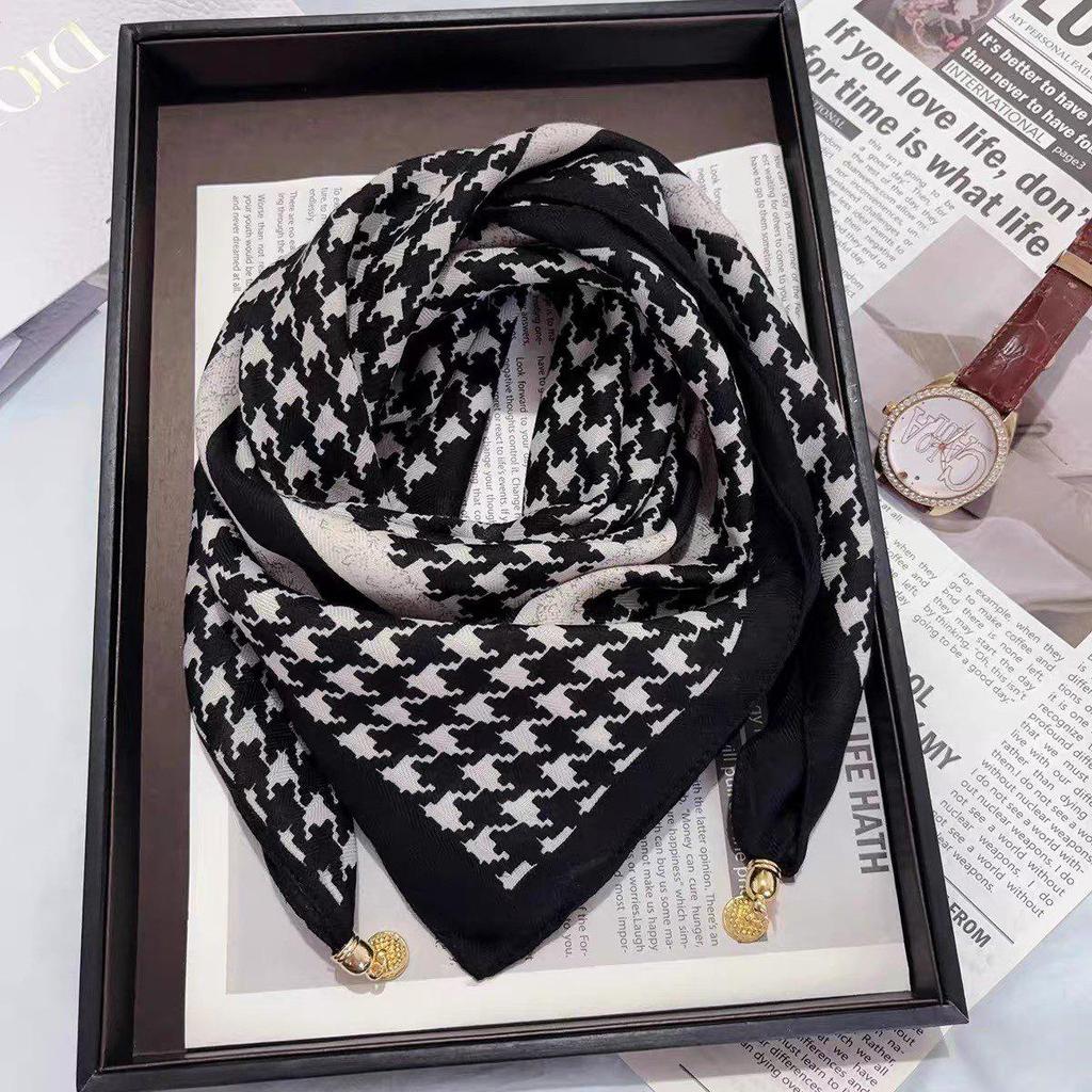 Women's Magnetic Buckle Neck Scarf - Lightweight, Comfortable Cotton, Versatile Style