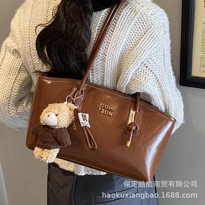 Large-capacity Retro Bag Women's Autumn and Winter Versatile 2025 New Simple Shoulder Bag Casual Work Commuter Tote Bag
