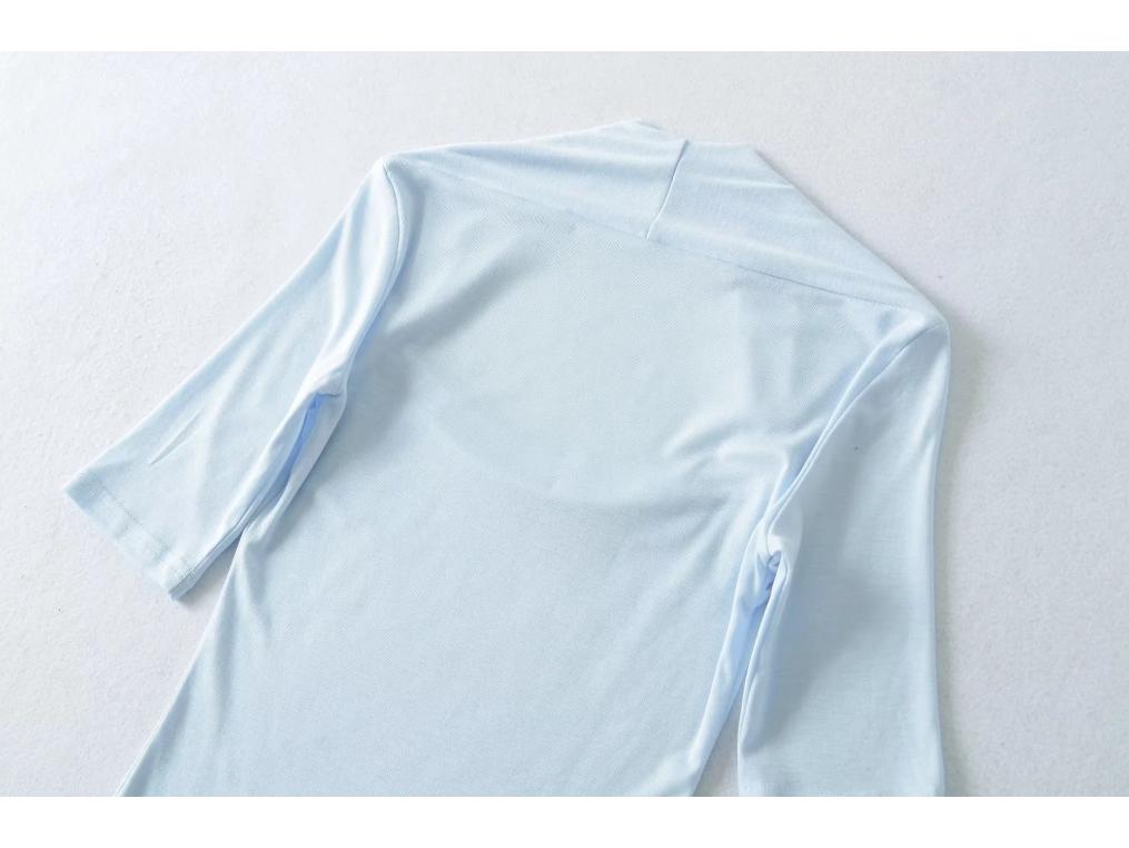 Light Gray Square Neck Slim Fit T-Shirt for Women - Short Sleeve, Waist Cinched, Ideal for Spring/Autumn