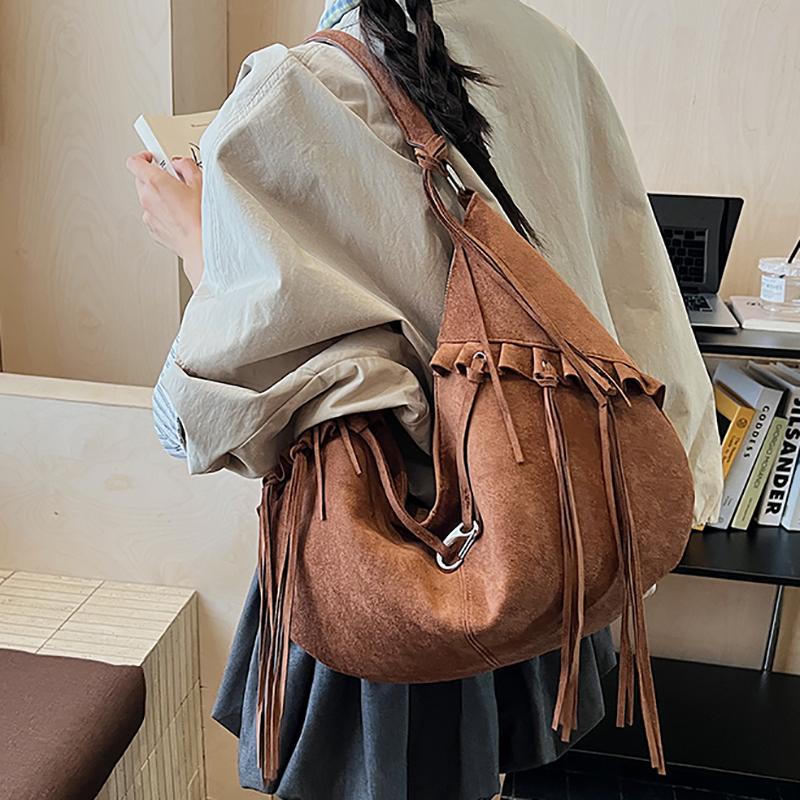 Womens Faux Suede Shoulder Bag Winter Retro Hobo Bag Luxury Designer Tassel New Trend Handbags Dumpling Bag Outdoor Work Handbag