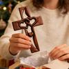 Handgefertigtes Holzkreuz in Herzform, verschlungen, handgeschnitzt, ausgeschnitten, Hochzeitskreuz, Heimdekoration für Paare, Ehepartner