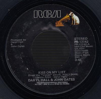 7inch Record DARYL HALL  JOHN OATES  Kiss On My List PB12142 RCA 1981 US Rock Used